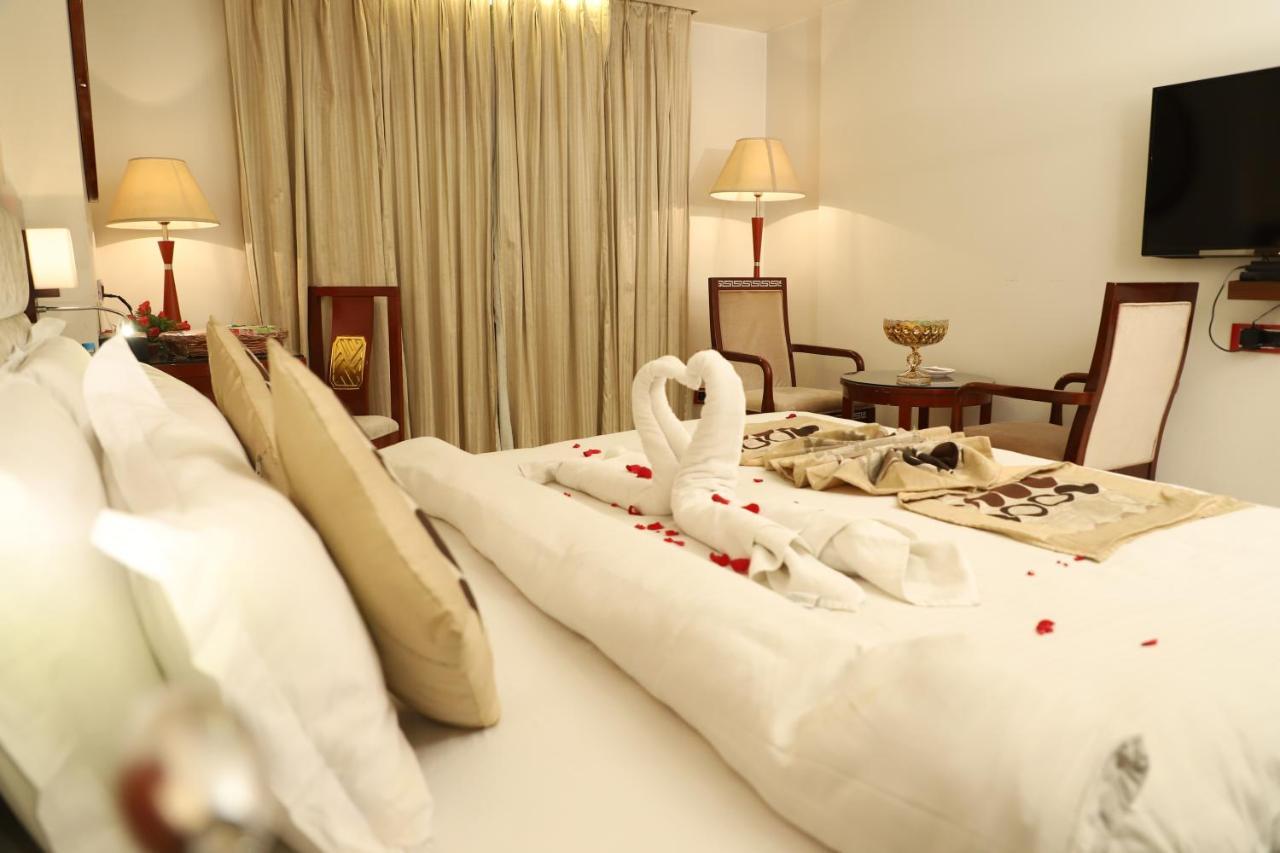 Republic Hotel Patna  Luaran gambar