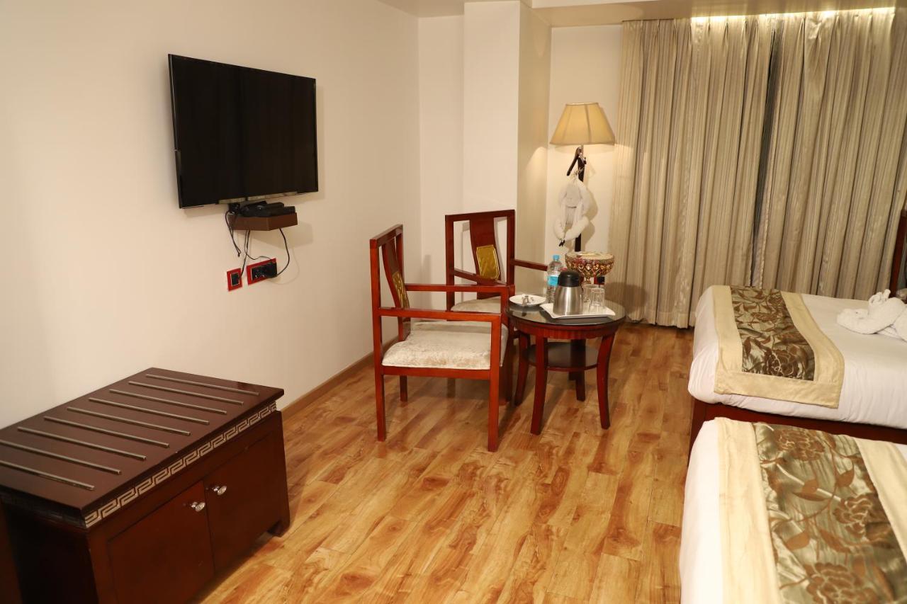 Republic Hotel Patna  Luaran gambar