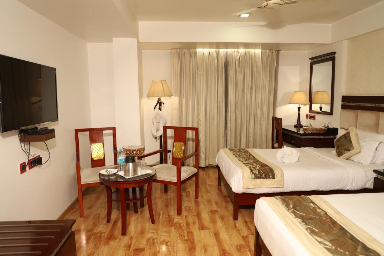 Republic Hotel Patna  Luaran gambar