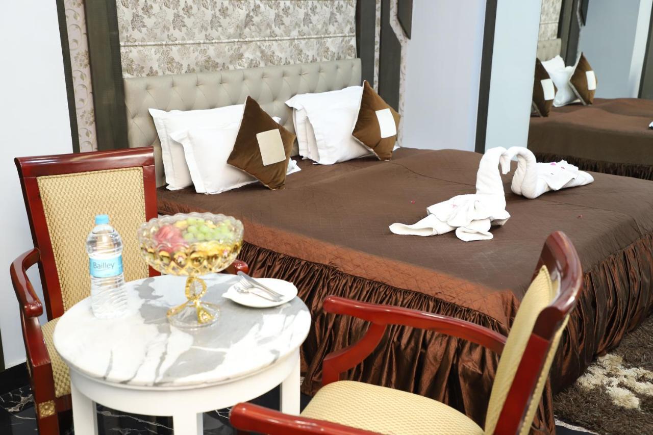 Republic Hotel Patna  Luaran gambar